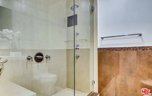 Building Photo - 2016 Euclid St