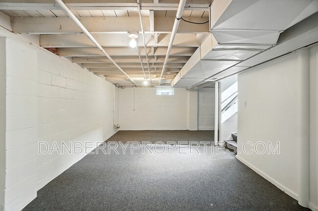 Building Photo - 1126 Searles Rd