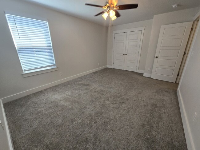 Building Photo - End Unit 3/3.5 Townhome w/ Community Pool!