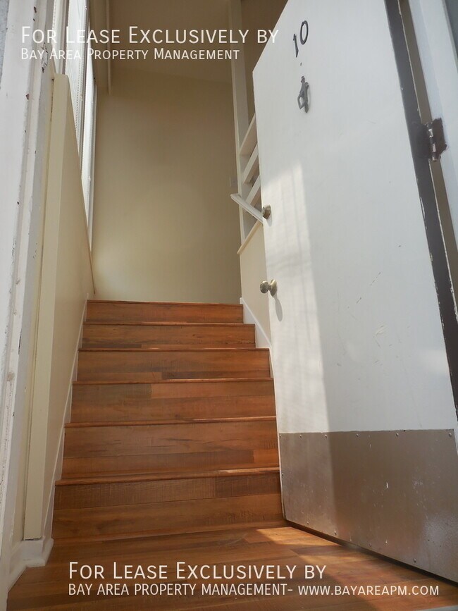 Building Photo - 286 Elm St