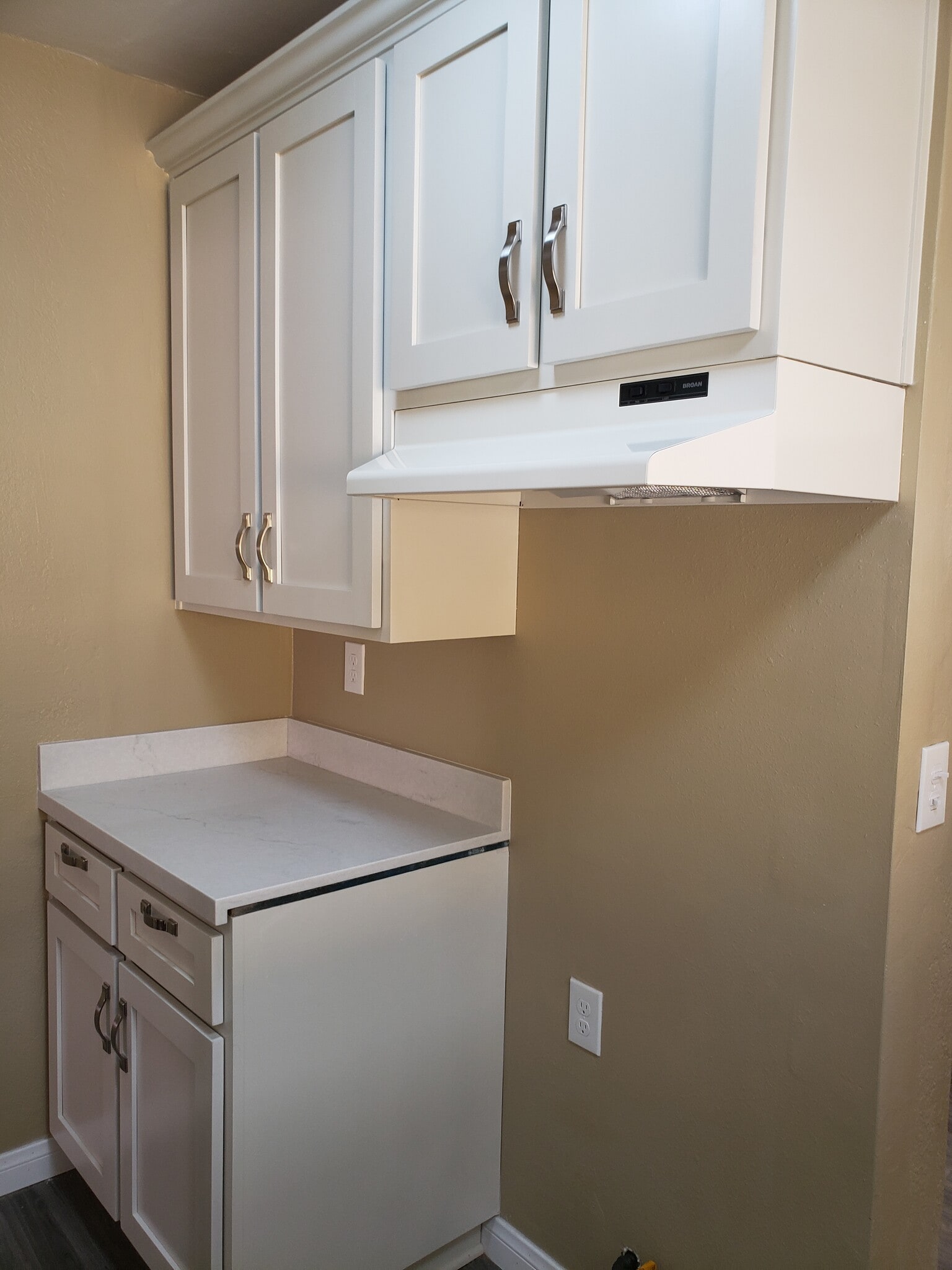 Building Photo - 8038 De Garmo Ave