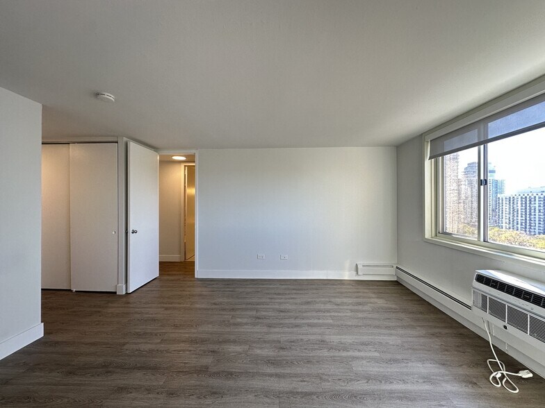 Building Photo - 1349 N Dearborn St