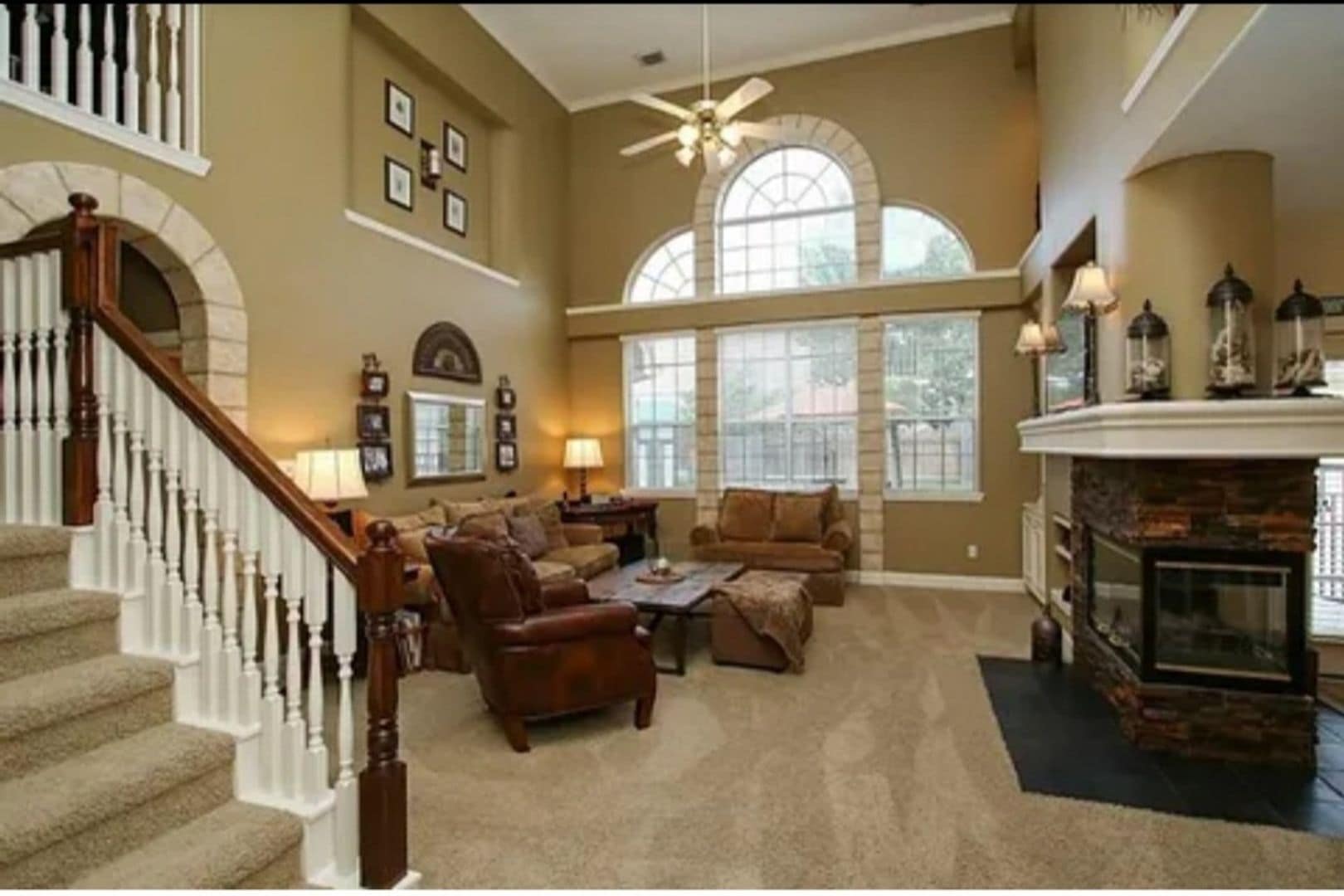 Building Photo - 5714 Sunset Oak