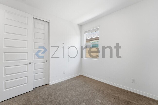 Building Photo - 9219 W Sells Dr