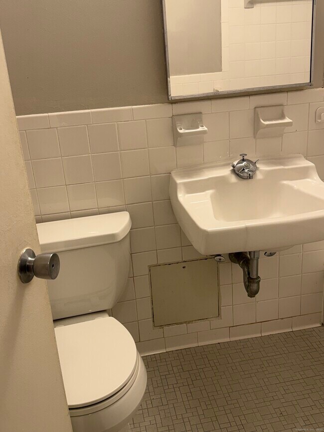 Building Photo - 31 Woodland St