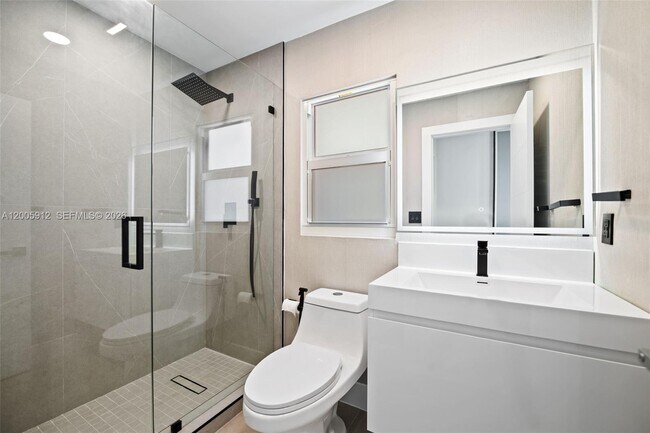 Building Photo - 21012 NE 34th Ct