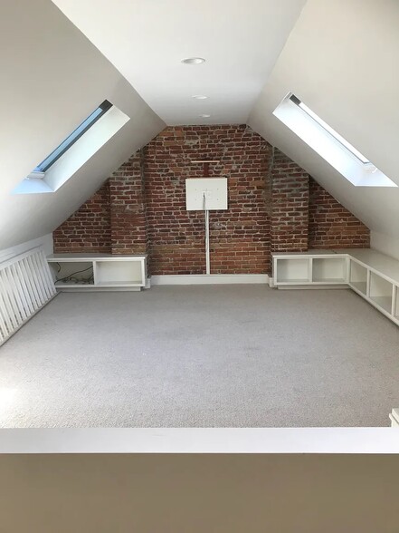 3rd floor with built-in A/C, large skylights, and TV hookup - 5A Evergreen Ave