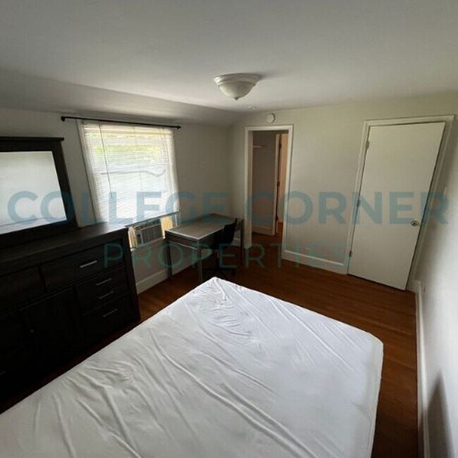 Building Photo - 1253 Brookwood Dr