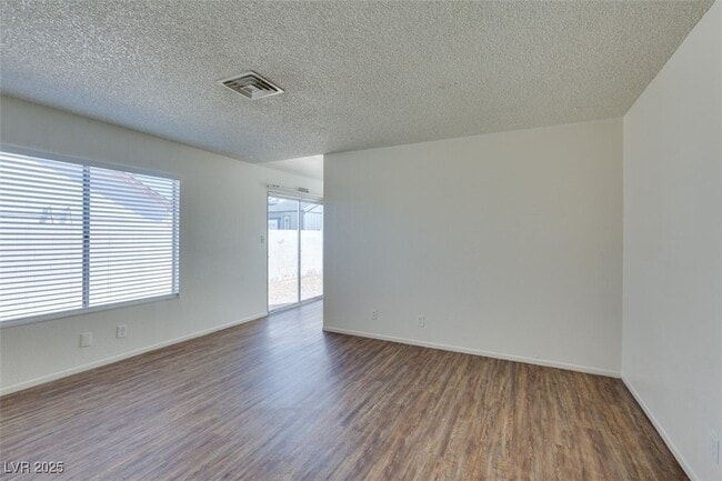 Building Photo - 7115 Kenwood St