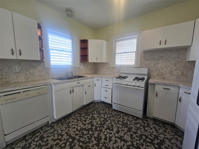 Building Photo - 3828 Ave S