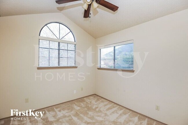 Building Photo - 1396 Chinaberry Dr
