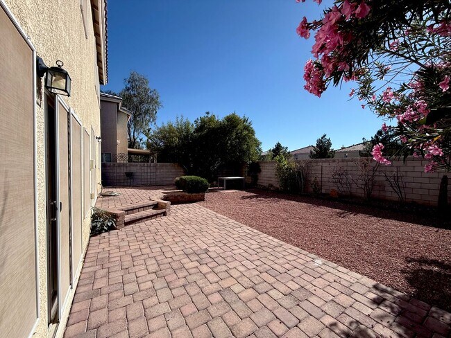 Building Photo - Well-Maintained 2-Story Home with Function...