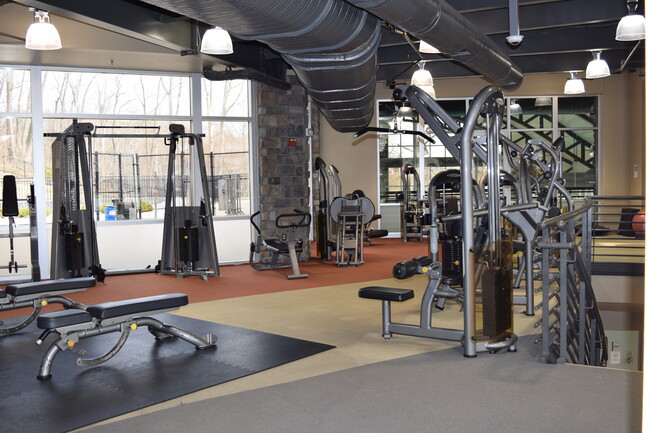 Building Photo - 2500 Eastbourne Dr