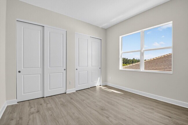 Building Photo - 15120 Wildwood Cir