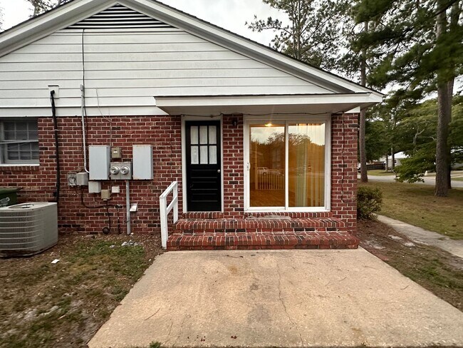 Building Photo - 801 Montclair Dr