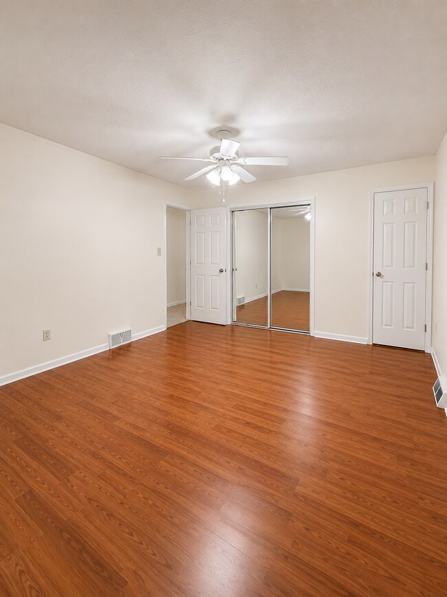 Building Photo - 13856 Oakbrook Dr