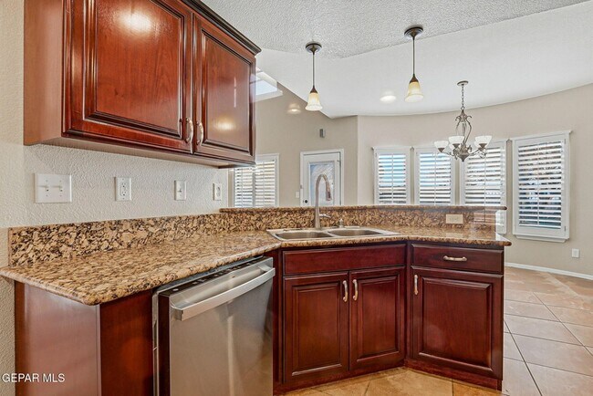 Building Photo - 6398 Franklin Summit Drive