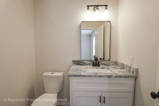 Building Photo - E 31st Ct Duplex