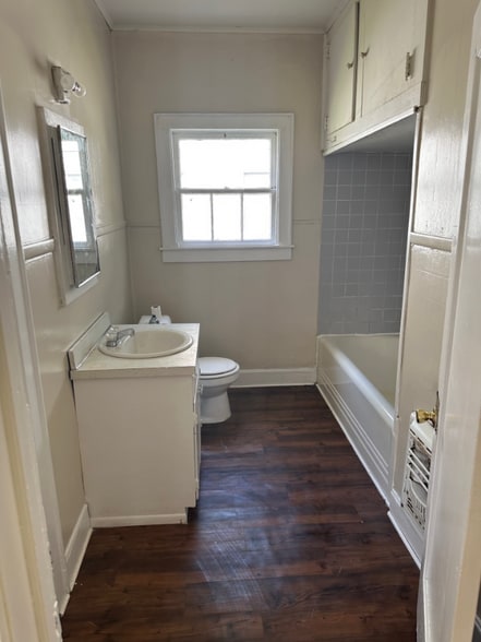 Building Photo - 1515 Maple Ave