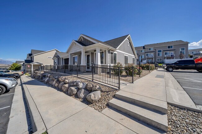 Building Photo - 14550 S Quiet Shade Dr