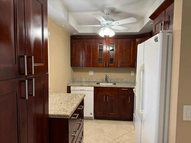Building Photo - 119 Burgundy B