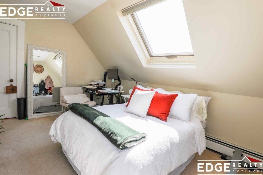 Building Photo - 89 Surrey St