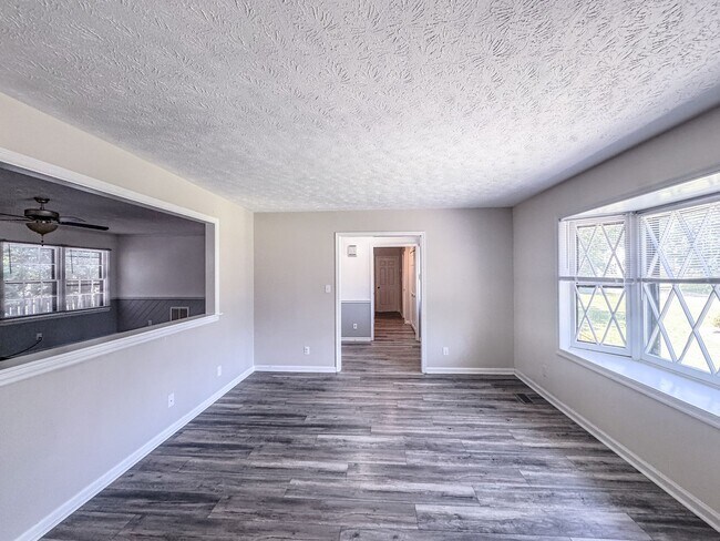 Building Photo - Charming 3 Bed 2.5 Bath Fayetteville Home