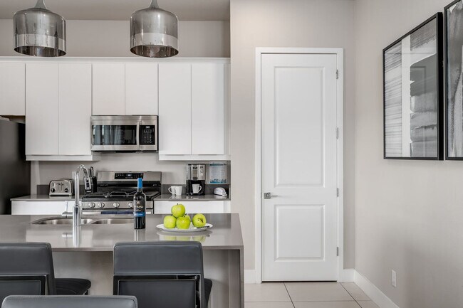 Building Photo - 7770 Sandy Ridge Dr