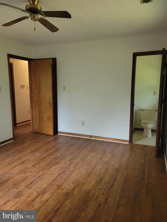 Building Photo - 90 Parrish Ln