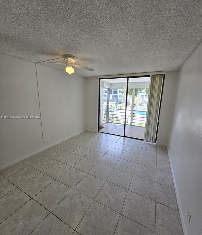 Building Photo - 2771 Taft St