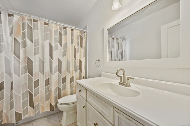 Building Photo - 8 Smith St