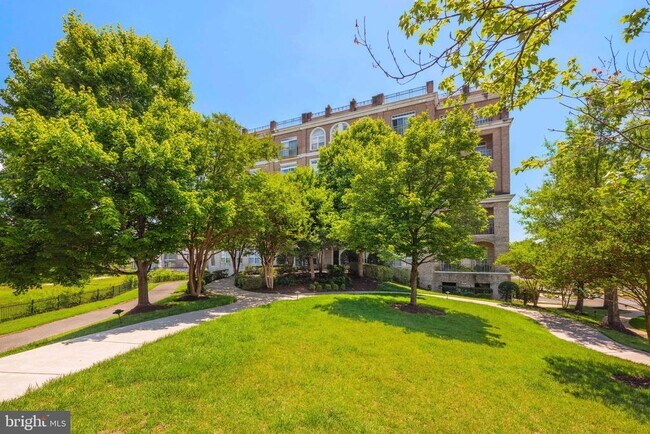 Building Photo - 810 Belmont Bay Dr