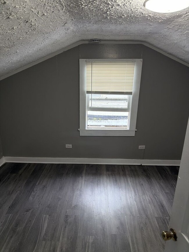 Building Photo - 4BR/2BA House- Newly renovated