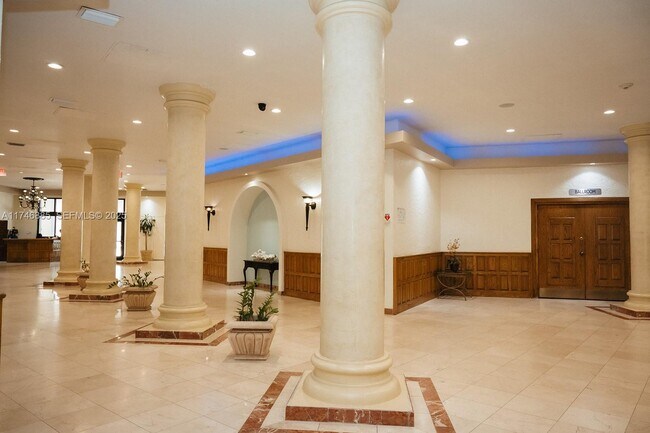 Building Photo - 3725 S Ocean Dr