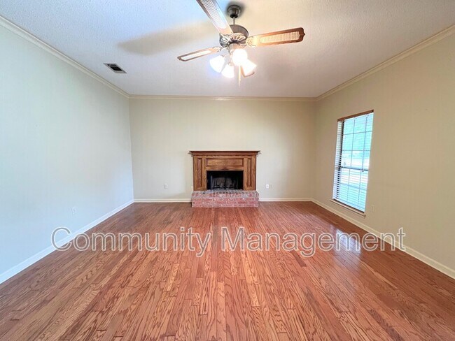 Building Photo - 9868 Kinglet Dr
