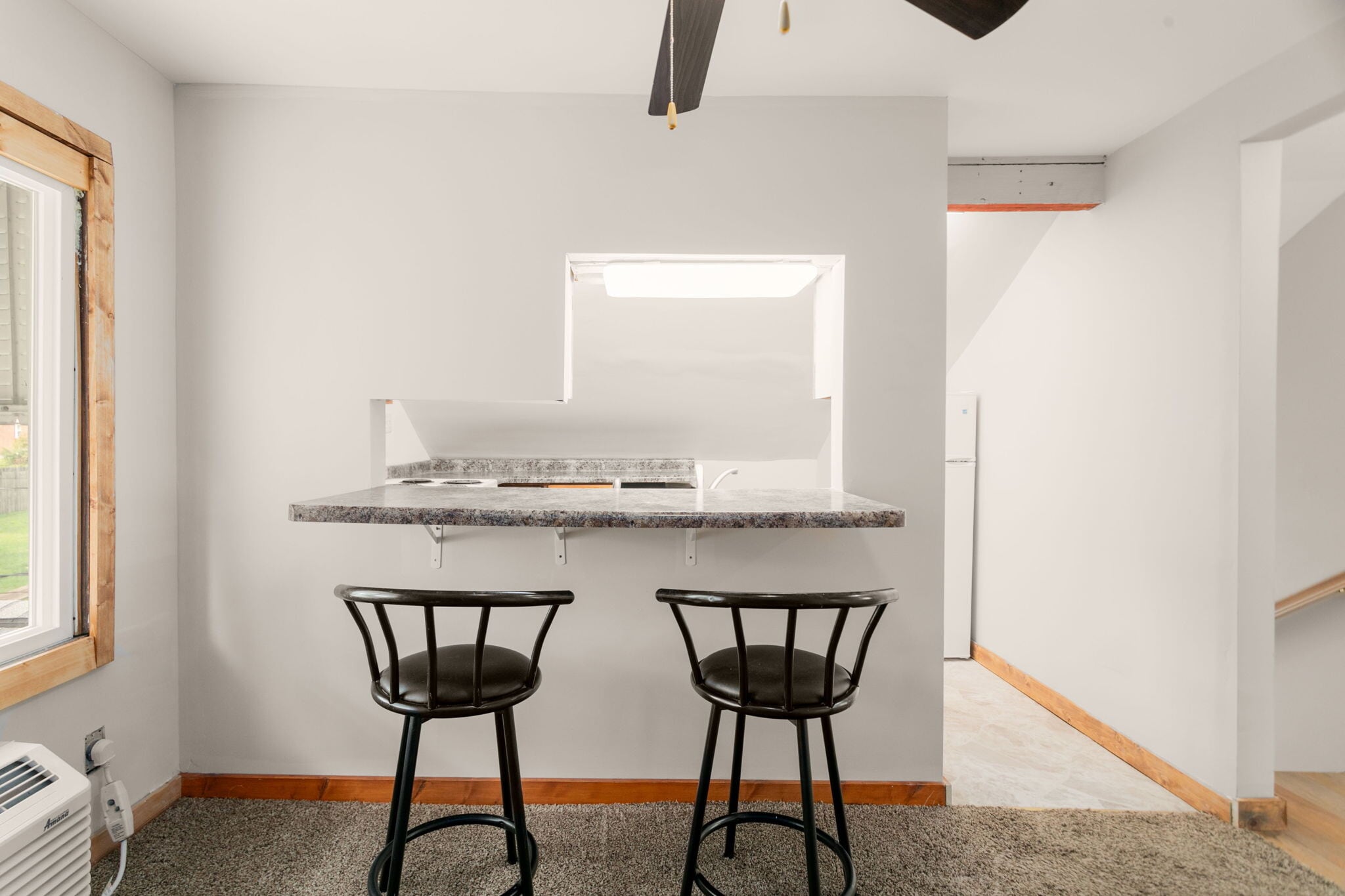 Building Photo - 552 1st Ct