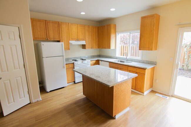 Building Photo - 18632 SW Bryant St