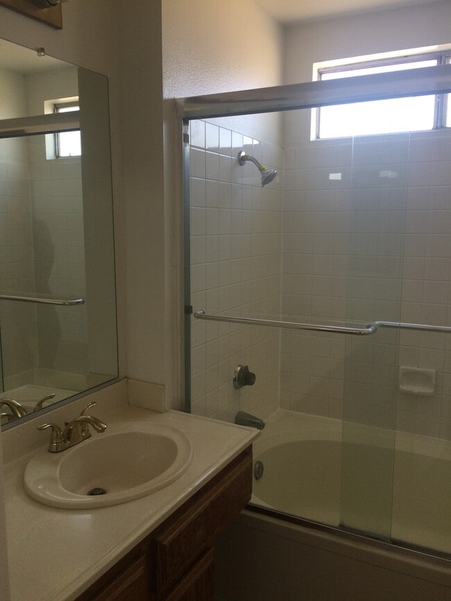 Building Photo - Southridge 4bed 2bath Beauty!