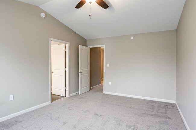 Building Photo - 42 Brook Side Dr