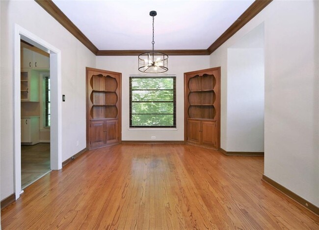 Building Photo - 2301 Sunset Blvd