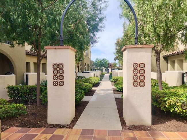 Building Photo - 2415 Tapestry Wy