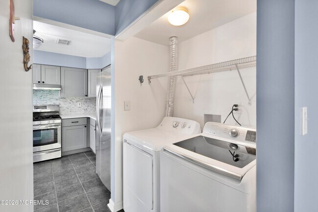 Building Photo - 6 Stowe Ct