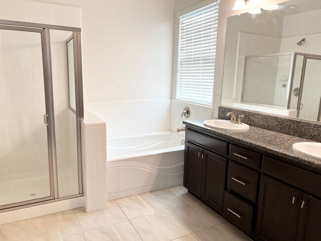 Building Photo - 3 Bedroom / 2.5 Bath In Tanglewood Gated Community