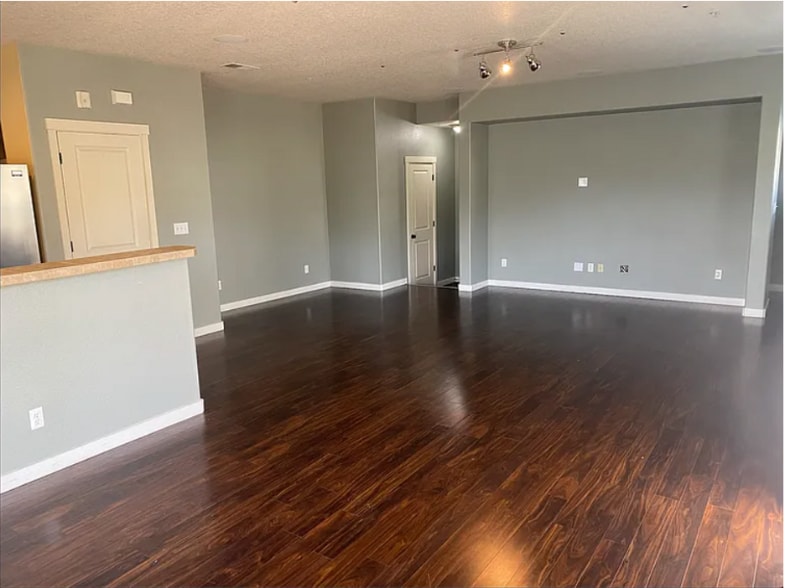 Building Photo - 696 NE Adwick Dr