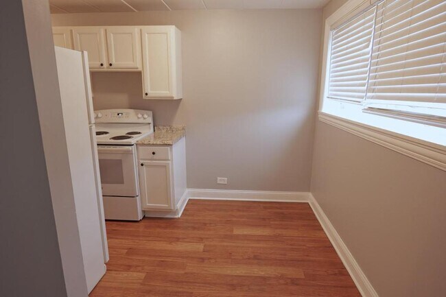 Building Photo - 12544 Fairview Ave