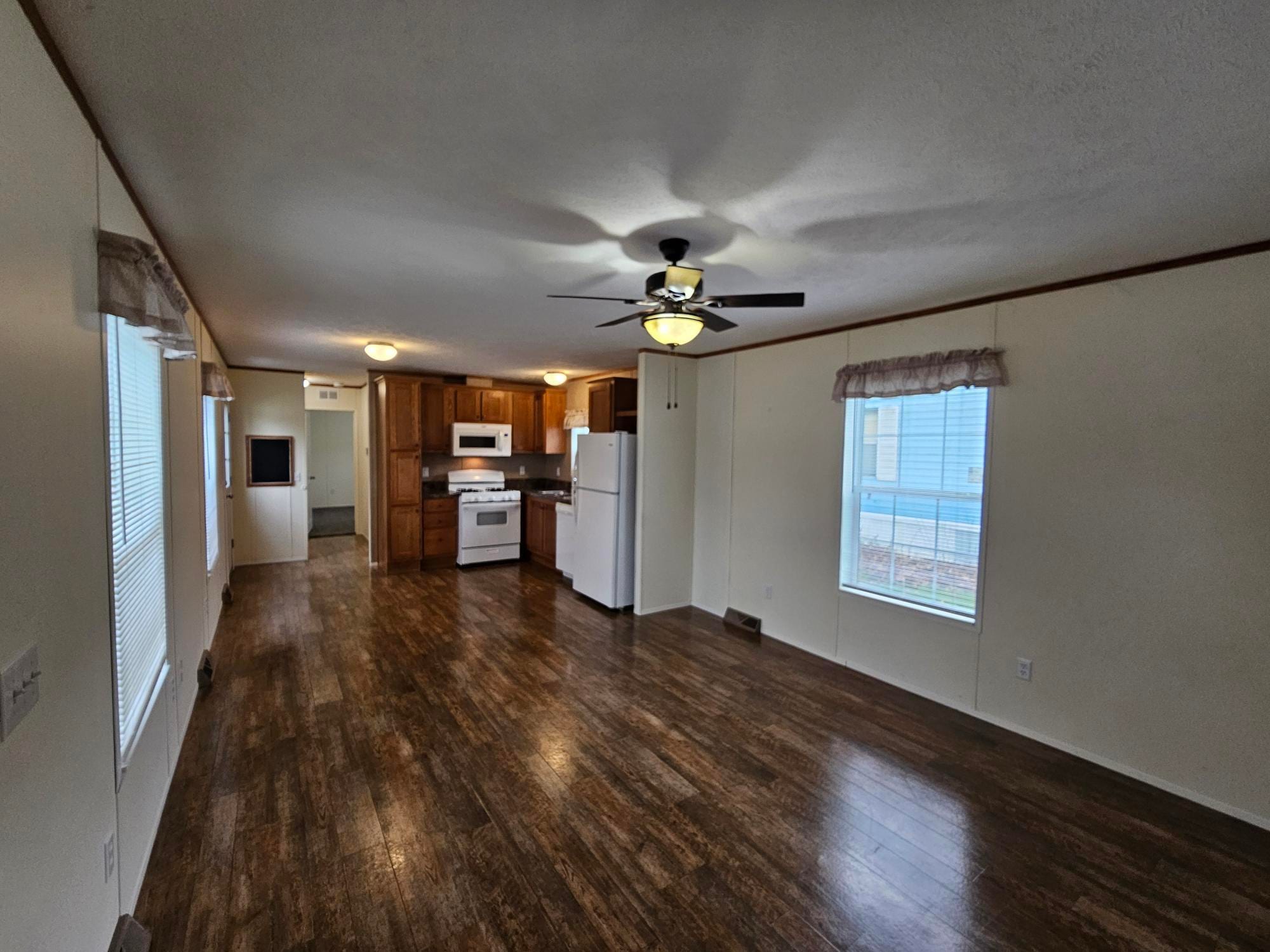 Building Photo - 418 Tulip Dr