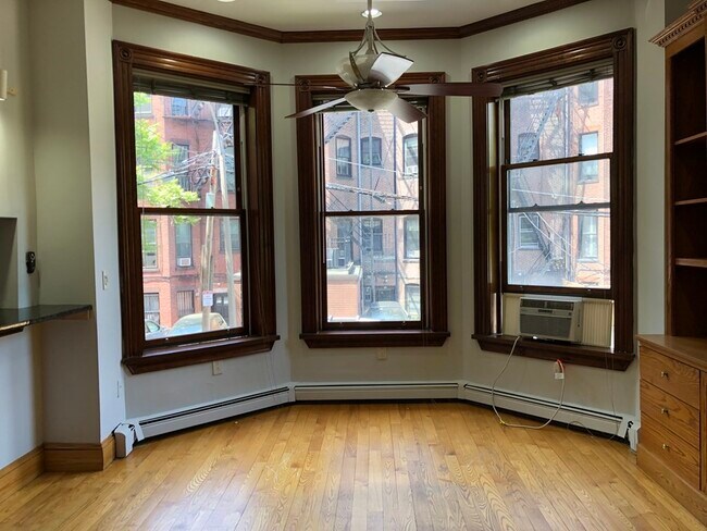 Building Photo - 389 Marlborough St