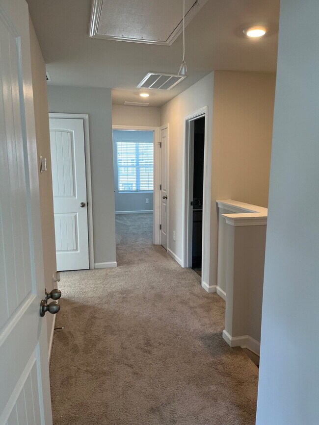 Building Photo - 453 Augustine Dr