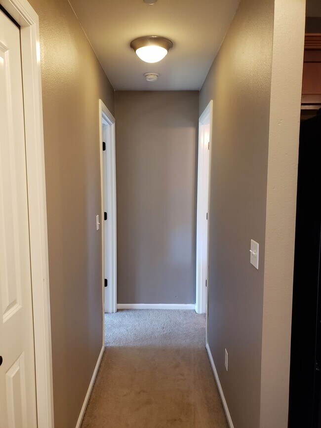 Building Photo - Two Bedroom In Cordata Neighborhood