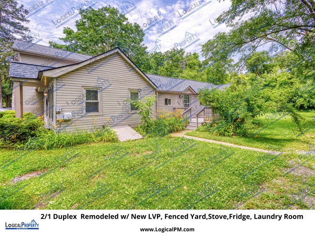 Building Photo - 2/1 Duplex w/ New LVP,Lrg Fncd Yrd,AC,Prch...